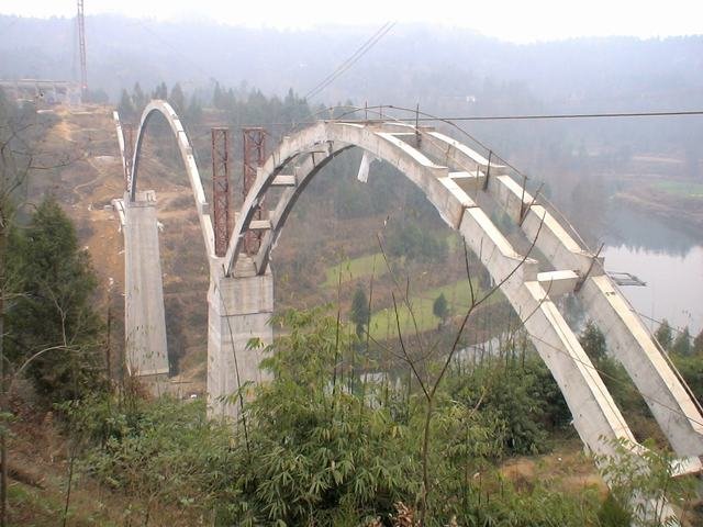 閬中市趙家灣坡槽吊裝