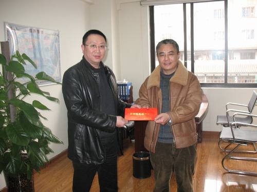 代勇一行到都江堰看望慰問我局省部級勞模和困難職工