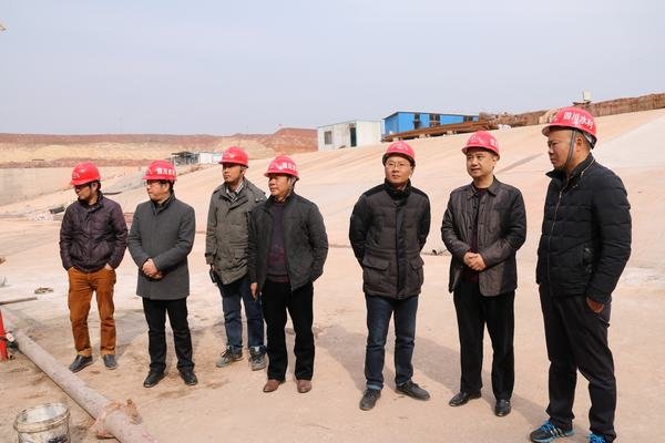 鄔清富視察龍頭山水電站樞紐工程并看望慰問七處和項目部干部職工