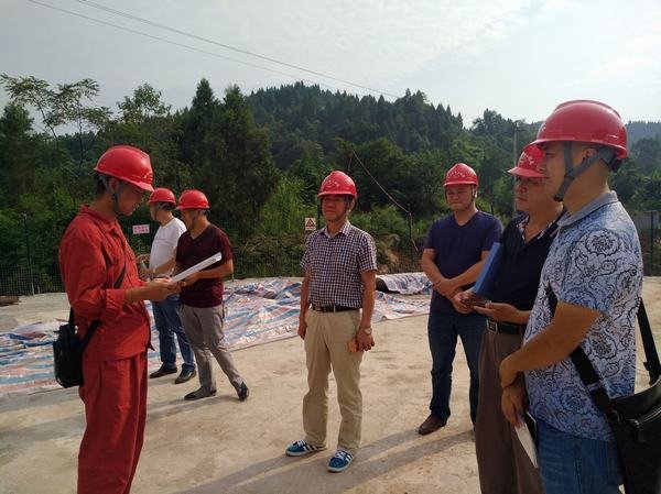 王裕明率局環(huán)境監(jiān)察及安全生產(chǎn)第二檢查組對(duì)相關(guān)單位開展檢查工作