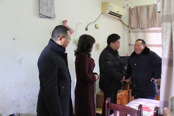 省總工會周鍵副主席一行到工程局慰問困難職工