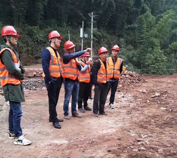 袁斌一行到合江縣鎖口水庫(kù)干渠Ⅱ標(biāo)檢查指導(dǎo)工作