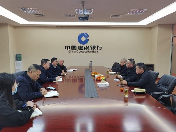 公司董事長(zhǎng)代勇一行拜訪都江堰建行