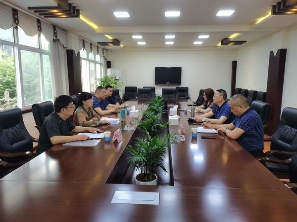 資陽市稅務局晏華英一行到訪工程局公司 