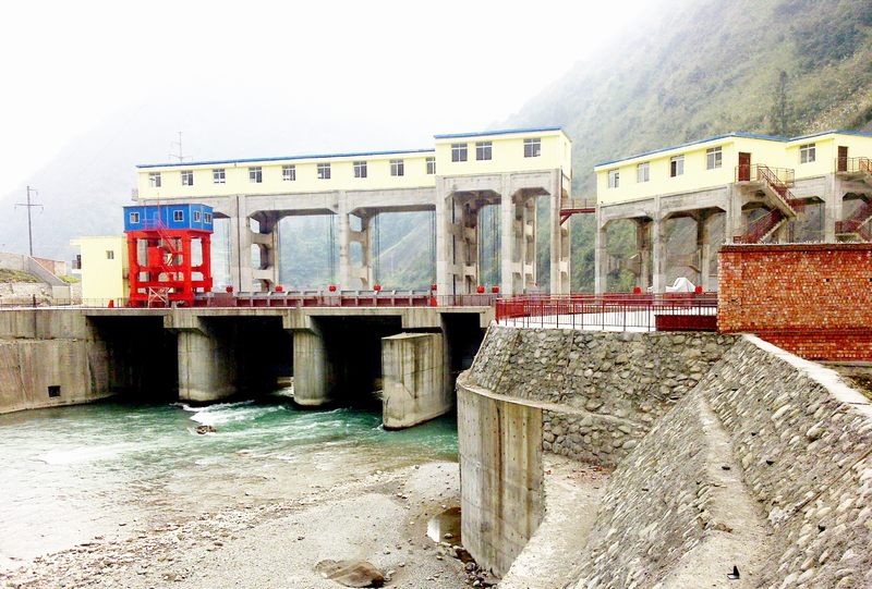 寶興靈關水電站閘壩