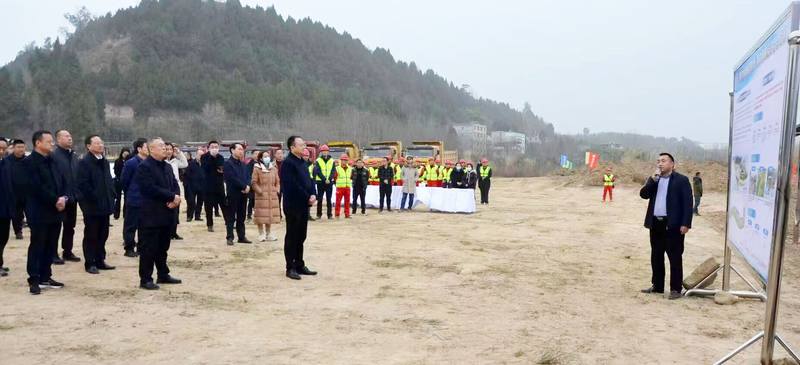 蒼溪縣政府一行赴嘉陵江干流蒼溪縣城區(qū)張家壩段堤防工程開展重點項目現(xiàn)場推進
